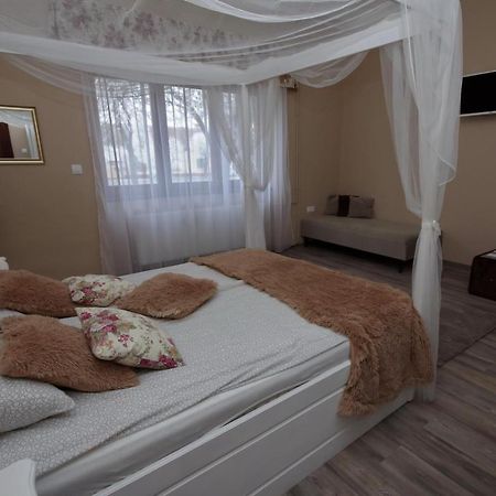 Villa Rusztika Gyula Eksteriør bilde